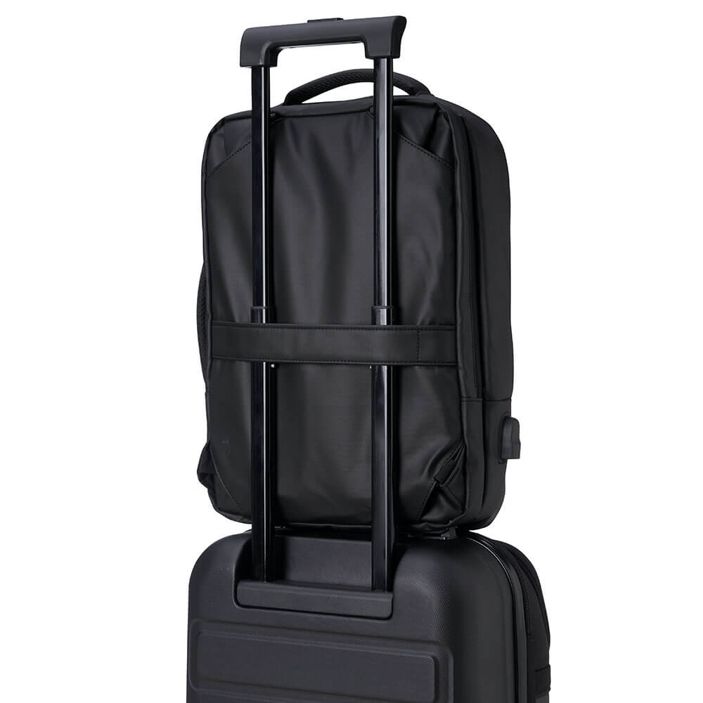 MOCHILA COURO SINTÉTICO USB 17 LITROS SPX-01901-PRE NA COR PRETO - Imagem 8